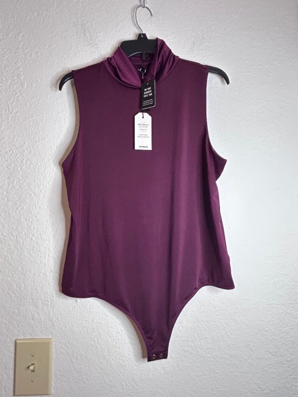 Contouring Mockneck Sleeveless Bodysuit by Express in Burgundy Size XL